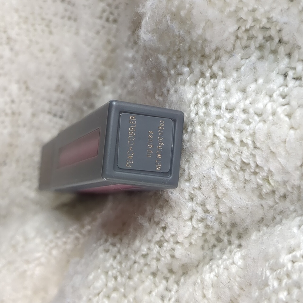 KAB Cosmetics Lip Gloss in Peach Cobbler, 5g/0.17fl oz - Picture 5 of 5